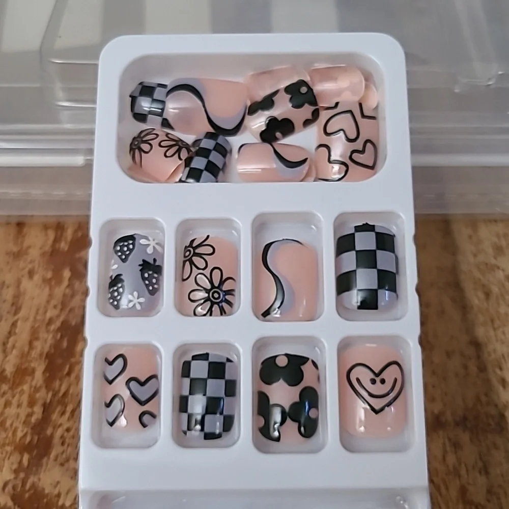 2/$16 Black Hearts & Flowers Press On Nails
